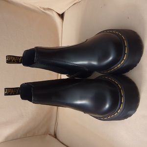 Dr. Martens Platform Chelsea Boot Woman’s Size 7   EU 38 New without tag